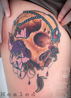 chrisrigonitattooer:  Healed photo of Shauni’s skull. Thanks lady.  