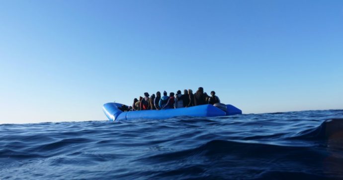 Migranti, “naufragio al largo delle coste del Senegal: almeno 140 morti. A bordo erano in 200”
Un’imbarcazione con circa 200 migranti a bordo è affondata al largo delle coste senegalesi. Le persone annegate sono almeno 140 e si tratta del più grave...
