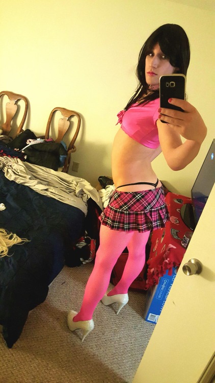 nikkithatrap:  When I’m feelin a little slutty =P  what a hot slut she is