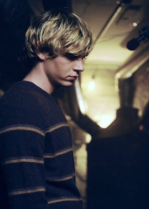 evan-peters-is-god: I Fell In Love With A Ghost ❤️