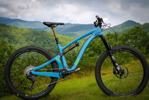 aces5050: (via Esker Cycles first w/ Weagle’s Orion suspension on all-new 150mm Elkat MTB - Bikerumo