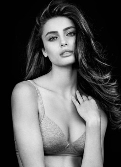 vicsecretmodels:  Taylor Marie Hill 