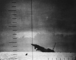 warhistoryonline:  Japanese Patrol Boat #39 sinking after being torpedoed by American submarine Seawolf, 23 April 1943. Seen from Seawolf’s periscope. http://bit.ly/2FaYoft