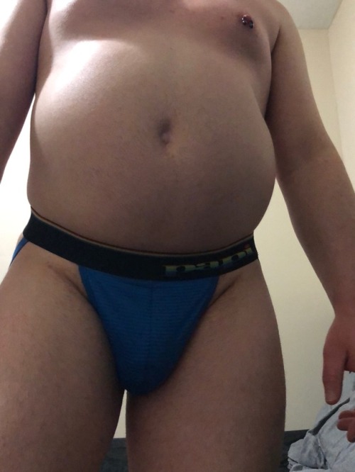 schwiftycub:  Some Tummy for Tummy Tuesday, and a whole lot of ass.