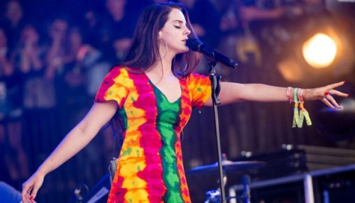 pinupgalore-lanadelrey: Lana Del Rey performing at Glastonbury