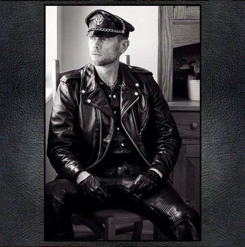 subslamslave:  Black LEATHERS made for MEN to hunt, kill, eat and wear the tanned skins