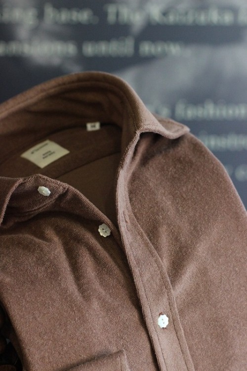 ringjacket:
“e’lento RING JACKET
brown pile shirt
”
Those buttons are beautiful.