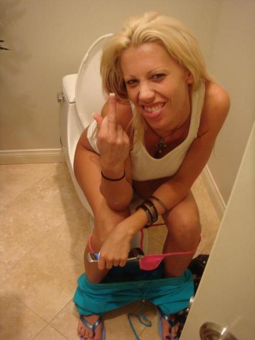 Sex dimitrivegas:  Toilet girl  pictures