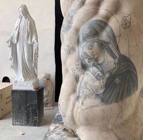  El arte del tatuaje aplicado a esculturas clásicas. 