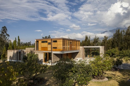 (via Cotacachi House / Arquitectura X Casa En Cotacachi / Arquitectura X – ArchDaily)Cotacachi, Ecua