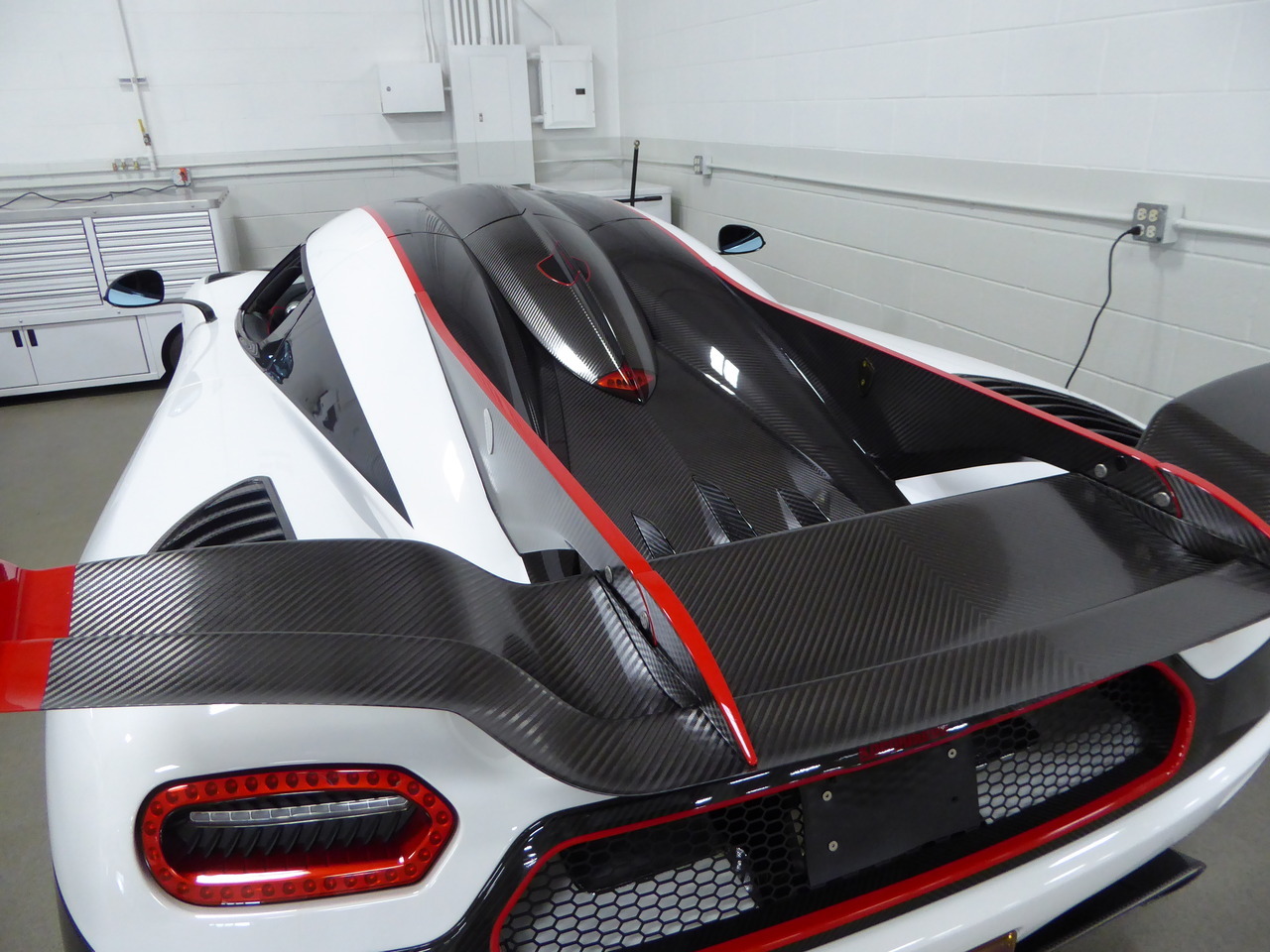 fromcruise-instoconcours:  Weekend highlights #1: a drive out to Lake Forest Ferrari.