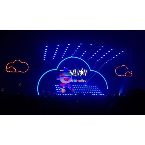 #arcoiristour @jbalvin (at Allstate Arena) www.instagram.com/p/B2qc9o7A92V/?igshid=1rcfz2c7d
