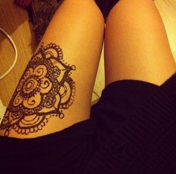 padmakara:  oh yeah I decided to graffiti my leg this time with henna 