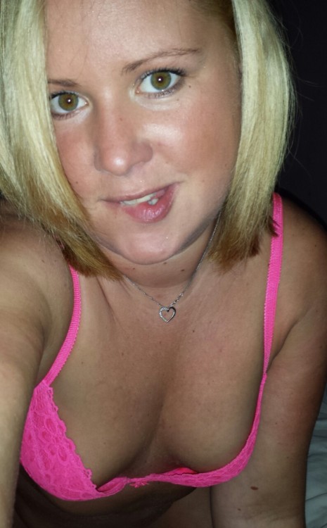 st76surrey: amateurbrooke: Re blog if u horny Beautiful! Lipbiter