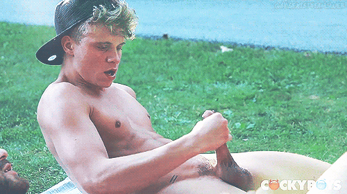 agayteenagelust:  More hot porn.