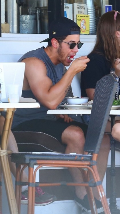  Nick Jonas at Sweet Butter Kitchen in Studio City, Calif. http://www.vjbrendan.com/2017/08/nick-jon