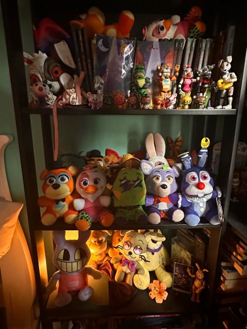 yes that's a VANNY mask and I own every book. I did my homework so don't doubt my lore knowledge