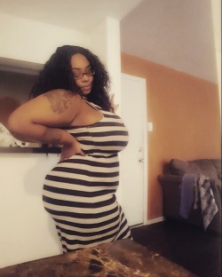 krissy-lusciousrose1:  Wifey will be down in two weeks 😍😍 can’t wait to show you guys some amazing videos!!! it’s a bbw thang 👌🏾 she likes her kisses down low