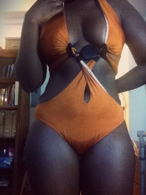 ethniccandies:  vulvita:  At first I thought it was supposed to cross but I like