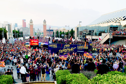 holamessi:  FC Barcelona players celebrate on an open top bus during their victory parade after winning the Spanish La Liga on May 15, 2016 in Barcelona, Spain. 