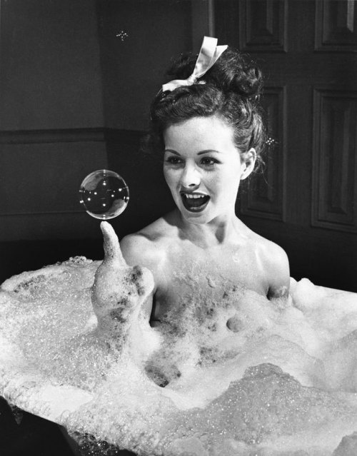 almavio:  Peter Stackpole (1913 - 1997) • Jeanne Crain balances a soap bubble, 1946