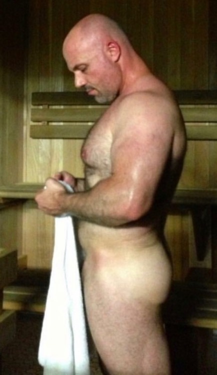 gomannie:  daddy in sauna