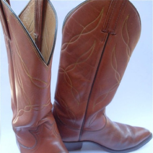 beautiful patina with lots of character on these pair of cool Tony Llama mens western cowboy leather