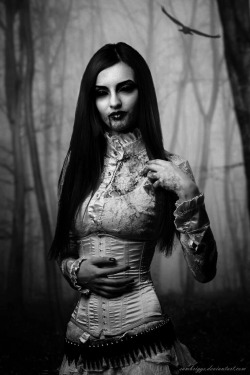 forsaken-in-aeternum:  “Vampire IX” by Sam Briggs 