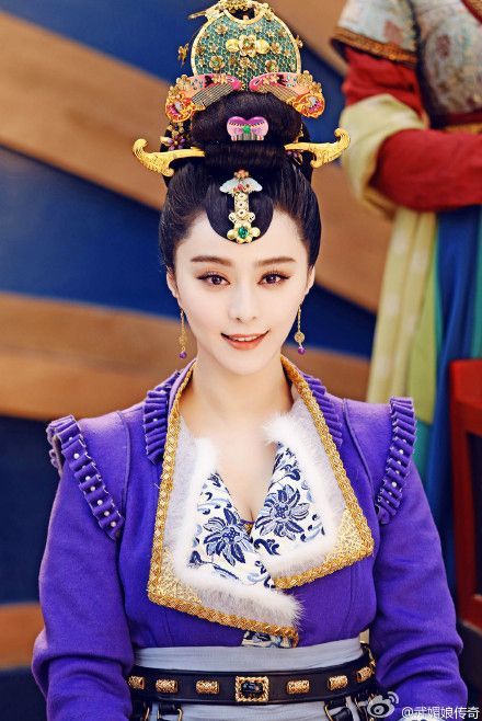 Costumes from The Empress of China (set in the Tang Dynasty), starring Fan Bingbing. (Click to enlar