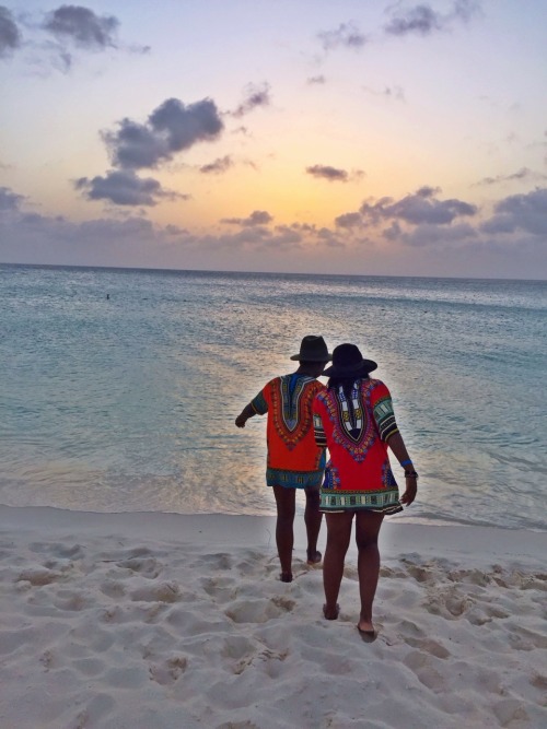 besties on the beach [ africainecosmopolite ]