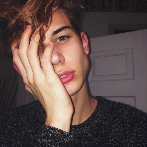 https://lzve.tumblr.com/post/147244952911