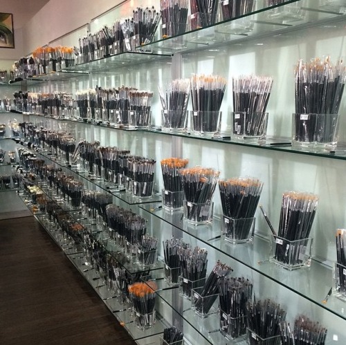 chanel-and-louboutins:  Makeup brush heaven . 