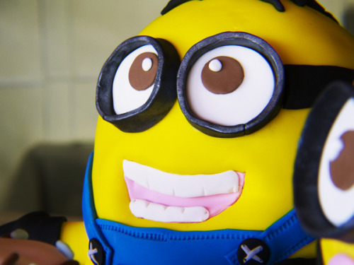 Despicable Me Minions Cake