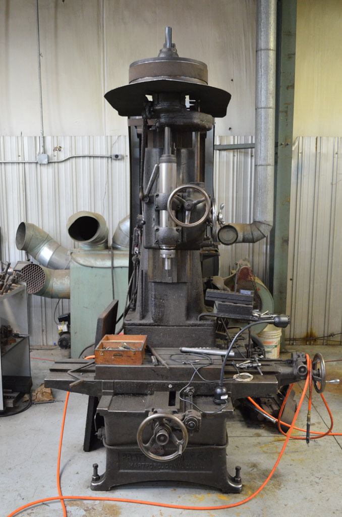 thewelovemachinesposts:  A 1919 Pratt&amp;Whitney Milling Machine  Source: https://imgur.com/QtDwU