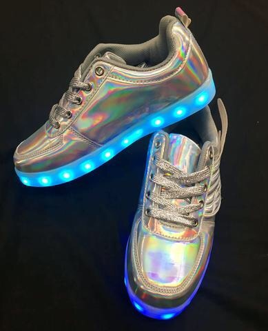 thesinginggal:  northeastartist:   impossiblerebelblaze:  I’m longboarding towards you in this outfit What do you do   I welcome you dressed in a crop top, leggings and heelies. We glide together into the sunset.   I WOULD WEAR ALL OF THIS BECAUSE U