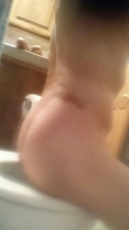tobyamber200869:  Oooo yes yes master i want your hot piss im your little slut i want to lick your asshole out two 