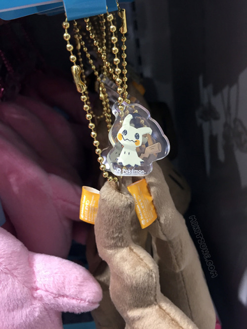  Close up of the acrylic charms attached to the tail mascot plush from the Pokemon Center Tails &