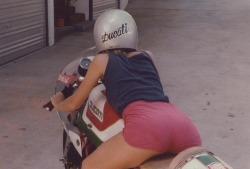 bikes-n-girls:  Biker girl  http://bikes-n-girls.tumblr.com/