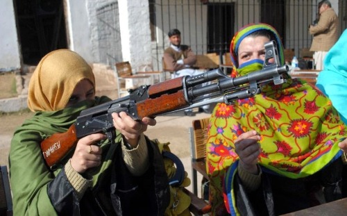gunrunnerhell: Guns 101 Teachers in Khyber Pakhtunkhwa province are being given firearms training an