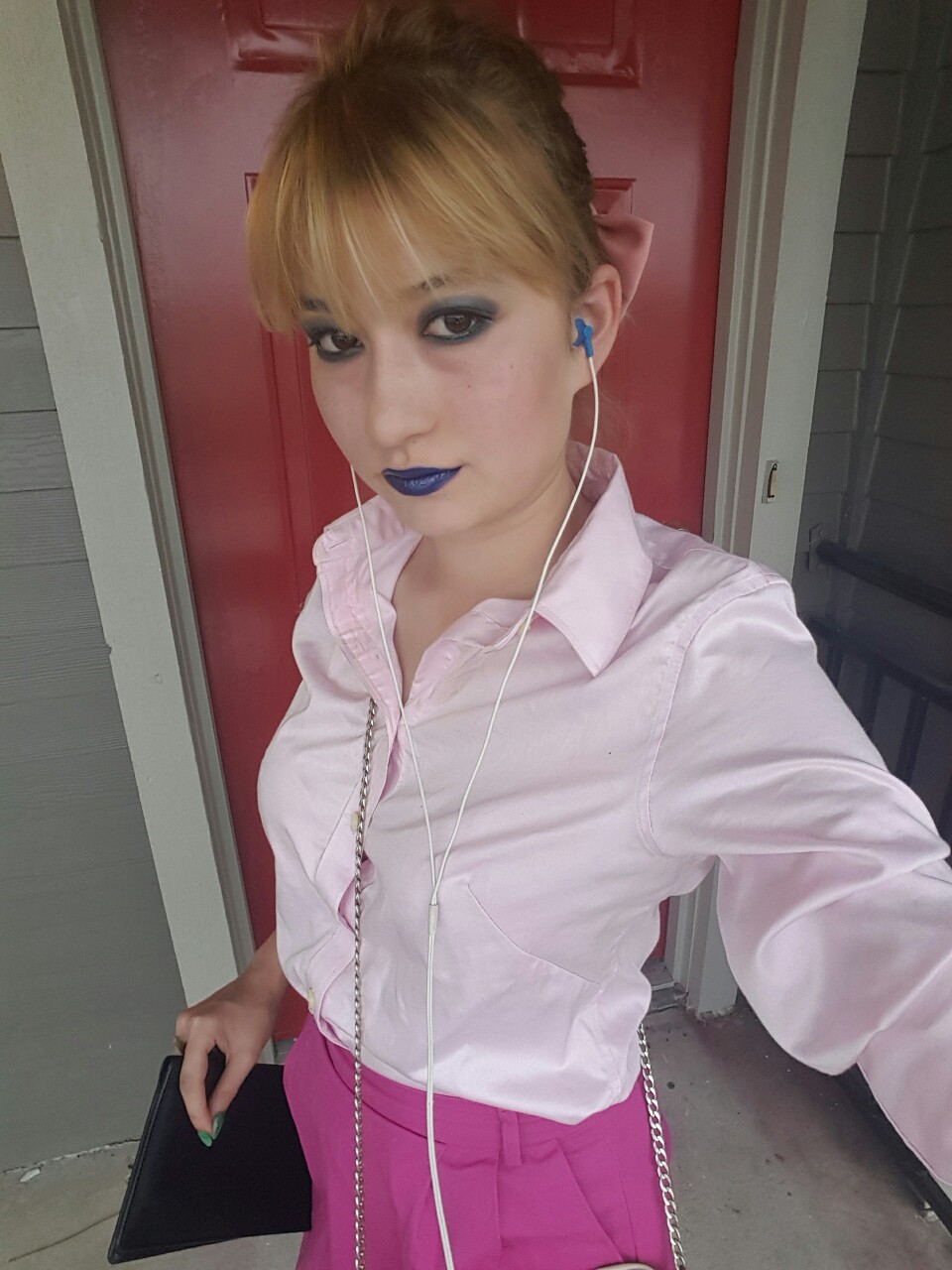 stevita:  look at my spoopy new lipstick   Work it! 