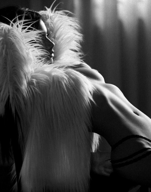 fleshandblonde:  Fluffy lust