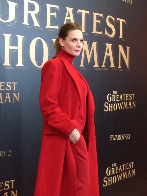 rebeccalouisaferguson:Rebecca Ferguson attends world premiere of “The Greatest Showman&rd