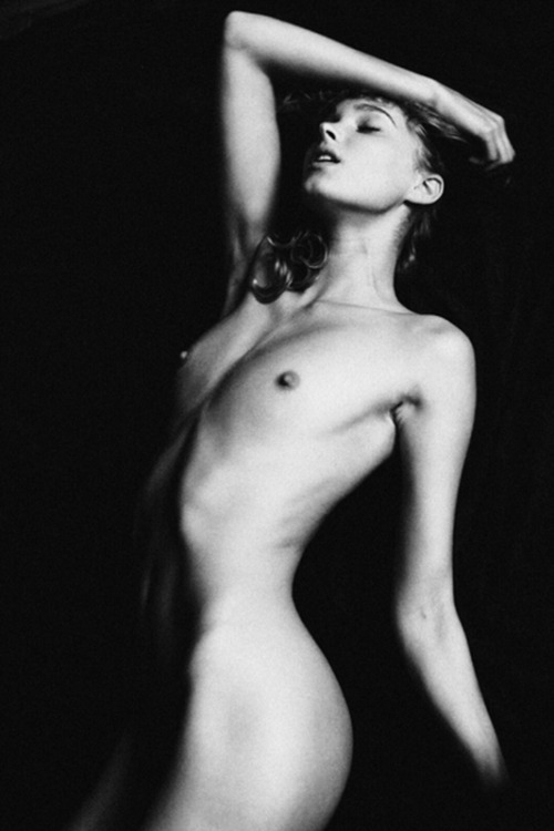 yaggs:  The heavenly naked body of Victoria’s Secret model Elsa Hosk! 