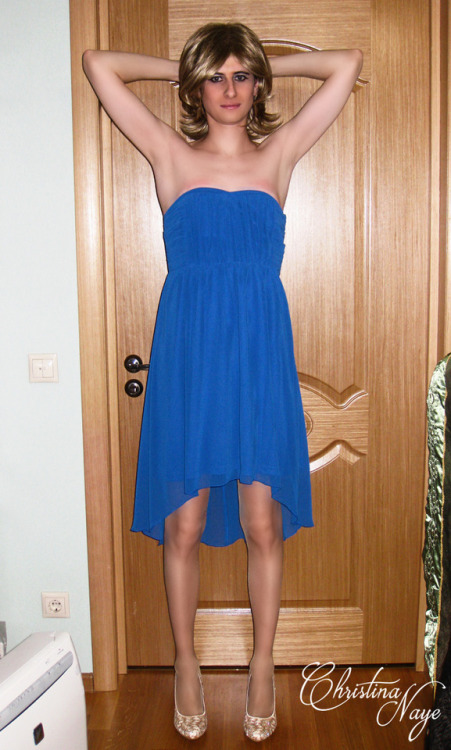 christinanaye:  Christina Naye | #11: Blue cocktail dress  Ready for a party!