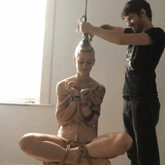 baldrubber:camdamage:Yep.Rope bondage model gets her head buzzed.
