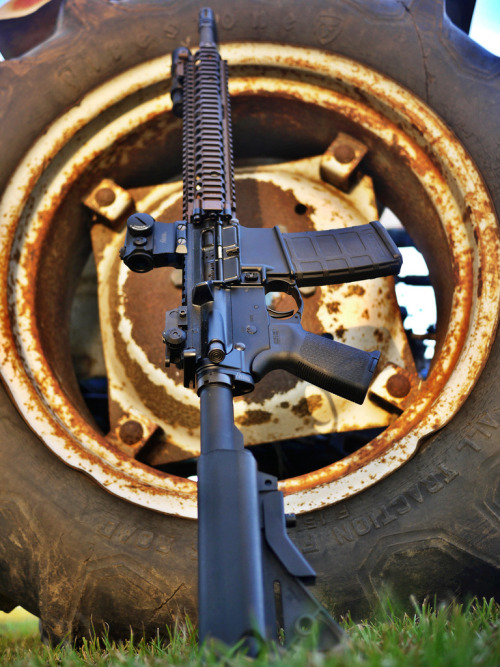 gunrunnerhell:  “Those who would give up essential liberty to purchase a little temporary safety, deserve neither liberty nor safety.” - Benjamin Franklin   