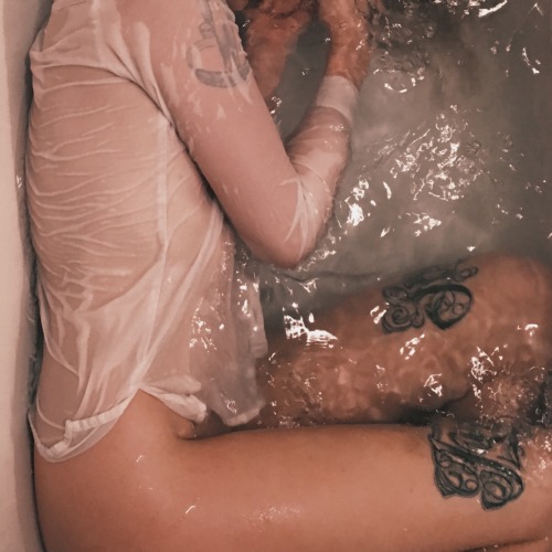 lineofcocaine:  Okay what about this one? Does anyone think it’s pretty tbh