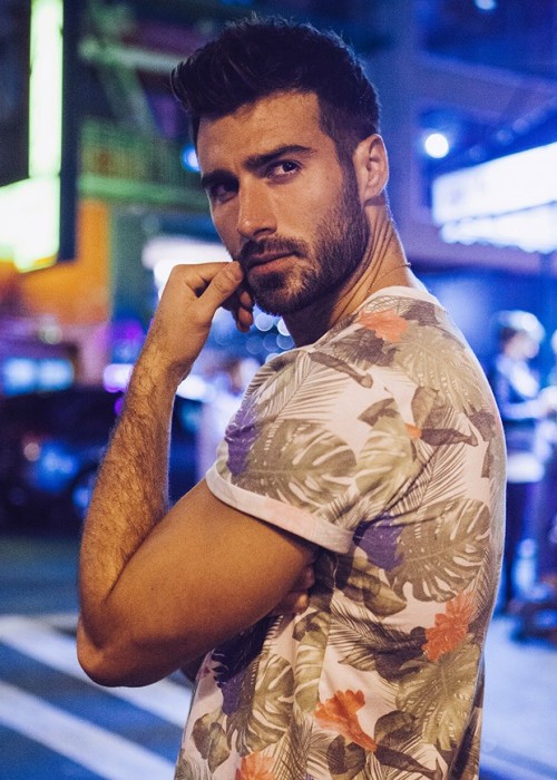 furrypty:  Indulge your senses with the beauty of the male shapes!