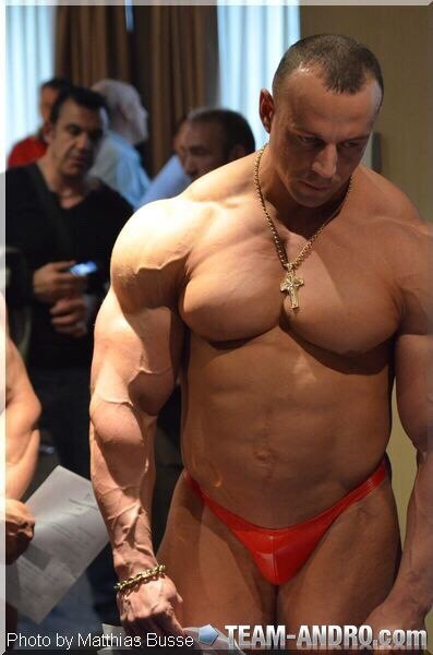 muscleaddictza:  http://shabunya.tumblr.com/