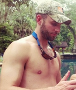 dirtydude4boys:  grindapony:  Submitted: Scruffy redneckFor photos of real men follow: Grind A Ponyhttp://grindapony.tumblr.com  fuck me  He can fuck me anyday.